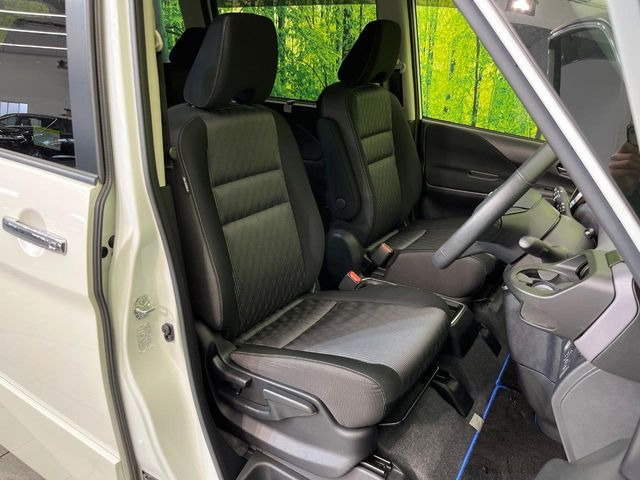 運転席シート廻りは使用感も少なく、良好な状態となっています。丁寧に使われていたことがよくわかりますね。