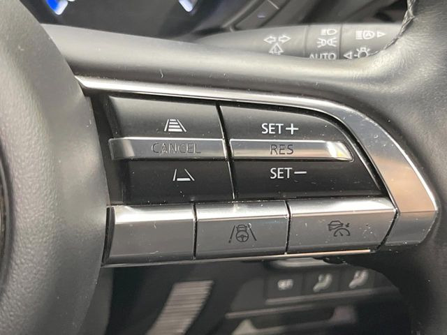 【マツダ・レーダークルーズコントロール】高速道路での長距離走行が楽に!自動で速度を保つクルーズコントロールが、衝突軽減システムと連携し、前方の車両を感知して車間を保つように速度調節してくれます!!