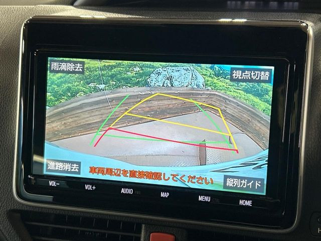 【バックカメラ】駐車時に後方がリアルタイム映像で確認できます。大型商業施設や立体駐車場での駐車時や、夜間のバック時に大活躍!運転スキルに関わらず、今や必須となった装備のひとつです!
