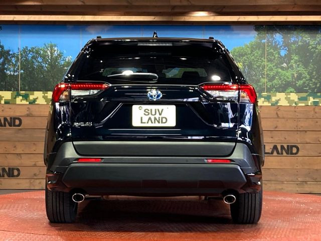 高透明度のガラス皮膜で撥水はもちろん、上質なツヤ・光沢を実現。紫外線や酸性雨から大切な愛車を保護し、色あせ・劣化を防止。「弾スプラッシュコート」、「弾プリミッサコート」からお選びいただけます。