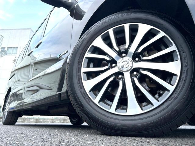 �y����16�C���`�A���~�z�C�[���z�O�ςɃ}�b�`���������A���~�z�C�[���𑕒����Ă���܂��B�e��ЊO�A���~�z�C�[����A�X�^�b�h���X�^�C�����戵�����Ă���܂��B���񂲑��k����������