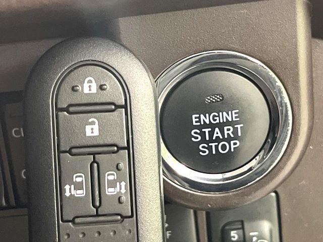 �y�X�}�[�g�L�[�z�J�o����|�P�b�g�ɓ��ꂽ�܂܂ł��h�A�̎{���E�������\�ȃX�}�[�g�L�[�𑕔��B�G���W���̃I���E�I�t�����J�M�����o���K�v����������Ƃ��Ă��֗��ł���