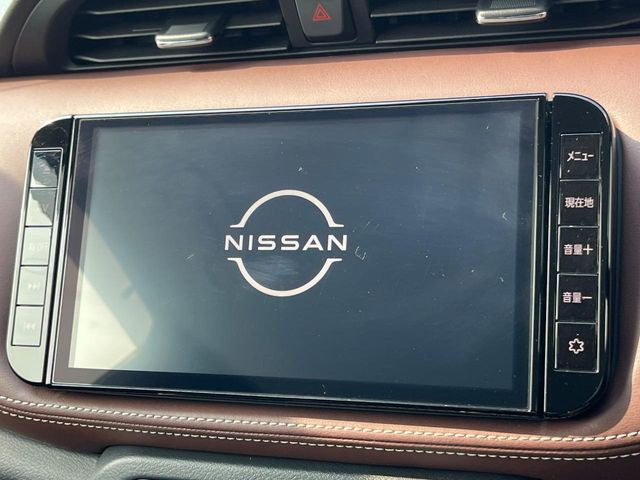 【純正9インチナビ】人気の純正ナビを装備しております。ナビの使いやすさはもちろん、オーディオ機能も充実!キャンプや旅行はもちろん、通勤や買い物など普段のドライブも楽しくなるはず♪