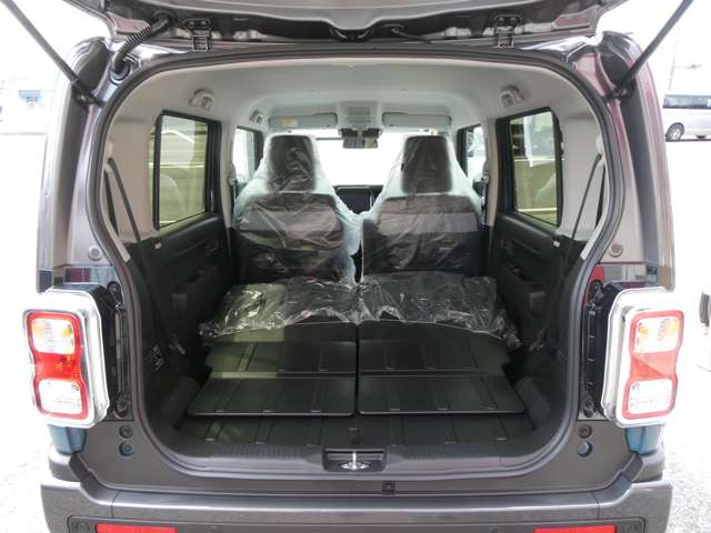 ラゲッジスペースの間口も広々♪普段のお買い物に、レジャーに、お仕事にも大活躍の1台です♪高さもあって大きい荷物も運んでくれる頼れるパートナーですね♪