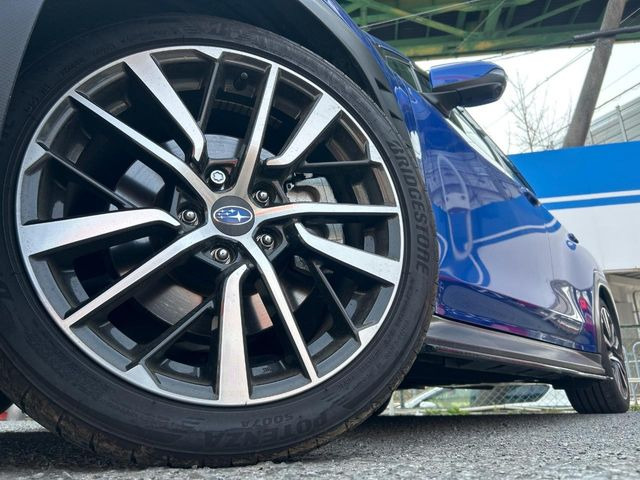 �y����18�C���`�A���~�z�C�[���z�O�ςɃ}�b�`���������A���~�z�C�[���𑕒����Ă���܂��B�e��ЊO�A���~�z�C�[����A�X�^�b�h���X�^�C�����戵�����Ă���܂��B���񂲑��k����������