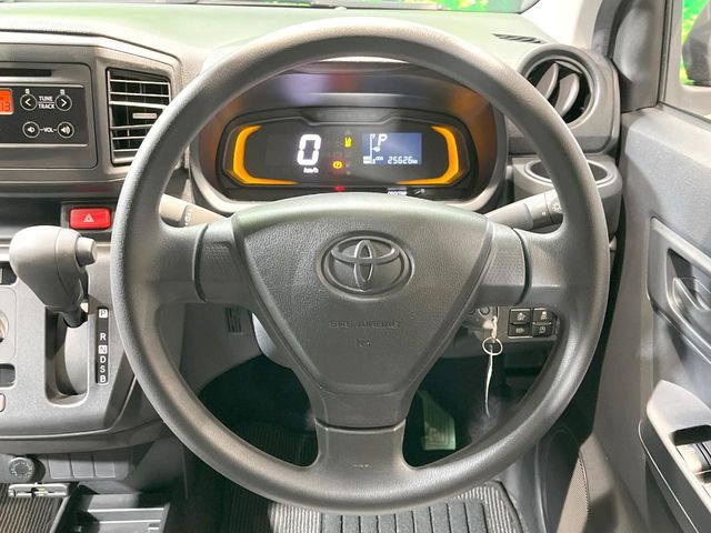 ステアリングも使用感が少なく、きれいな状態となっております♪