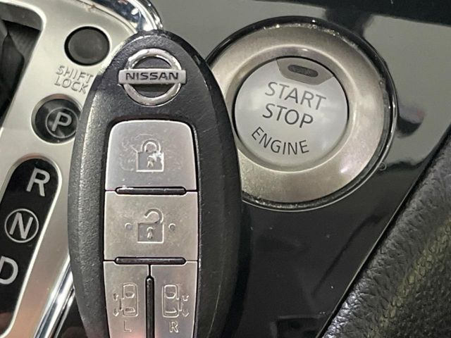 �y�A�N�Z�X�L�[&�v�b�V���X�^�[�g�z�J�o����|�P�b�g�ɓ��ꂽ�܂܂ł��h�A�̎{���E�������\�ȃX�}�[�g�L�[�𑕔��B�G���W���̃I���E�I�t�����J�M�����o���K�v�������A�{�^�����v�b�V�����邾����OK��