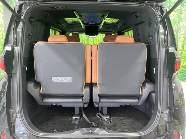 ���i�̂���������ʋ΁A���}���ɏ\���ȉ׎��X�y�[�X���m�ۂ��Ă���܂��B�Z�J���h�V�[�g��|���ƁA�傫�ȉו��̐ύڂ��\�ł���