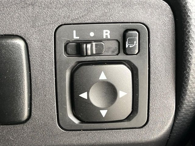 �y�d���i�[�~���[�z�T�C�h�~���[�͓d���i�[���ƂȂ��Ă���A�������ԏ�ł��L�Y�������X�N��}�����܂��B