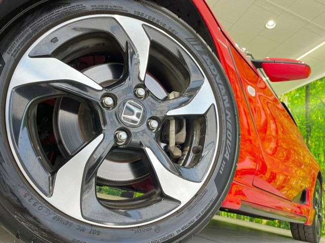 �y����15�C���`�A���~�z�C�[���z�O�ςɃ}�b�`���������A���~�z�C�[���𑕒����Ă���܂��B�e��ЊO�A���~�z�C�[����A�X�^�b�h���X�^�C�����戵�����Ă���܂��B���񂲑��k����������