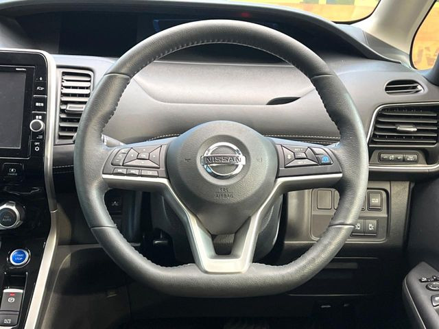 �y�����v�����X�e�A�����O�z�㎿�Ȋv���g�p���邱�ƂŁA��ɂ����������݂ƂĂ��^�]���₷���n���h���ł���