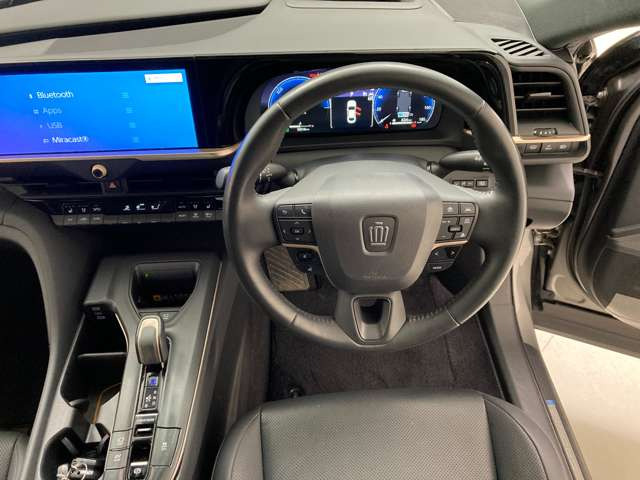 クラウンクロスオーバー2.5 G アドバンスト レザー パッケージ E-Four 4WD