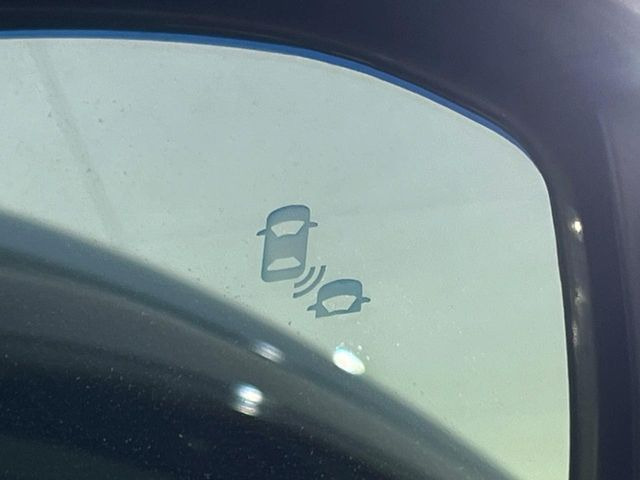 �y�u���C���h�X�|�b�g�C���t�H���[�V�����z���s���A�h�A�~���[�̎��p�ɂȂ�₷���ӏ��Ɍ㑱�Ԃ��ڋ߂���ƃT�C�h�~���[�t�߂Ɍx����\���A�h���C�o�[�ɒ��ӊ��N�����Ă���܂��B