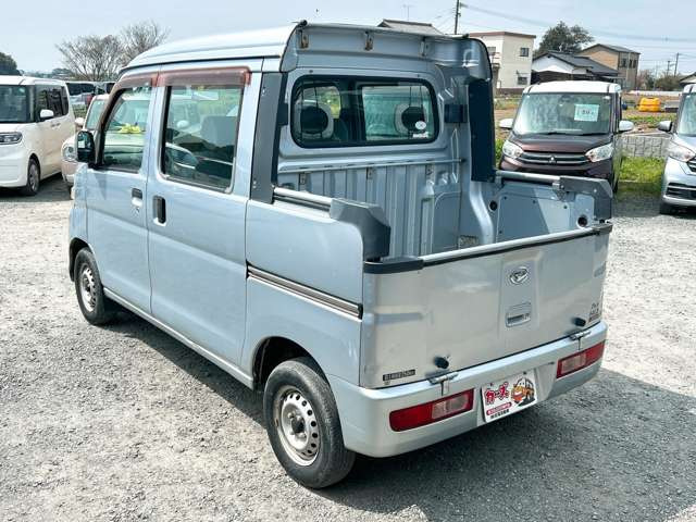 ���X�ł͌y�����Ԃ��畁�ʎԂ܂ŕ��L���I�[�����[�J�[�̎Ԏ�E�F�E�O���[�h��L�x�ɑ����Ă���܂��B