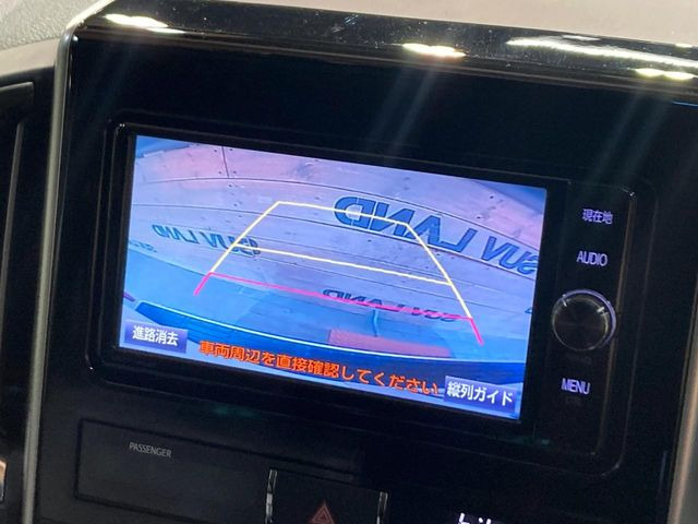 【バックカメラ】駐車時に後方がリアルタイム映像で確認できます。大型商業施設や立体駐車場での駐車時や、夜間のバック時に大活躍!運転スキルに関わらず、今や必須となった装備のひとつです!