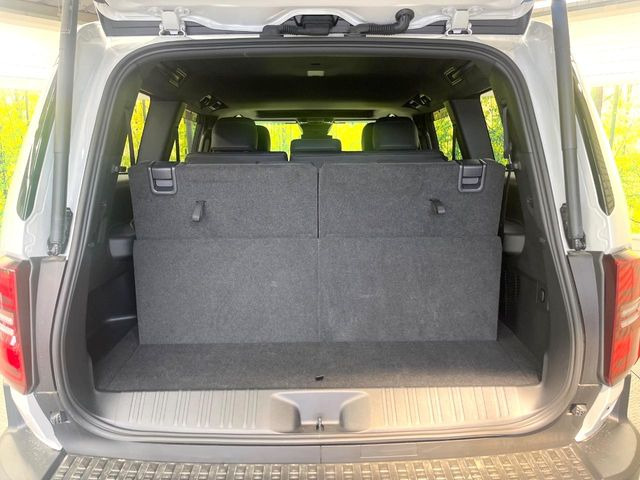 ���i�̂���������ʋ΁A���}���ɏ\���ȉ׎��X�y�[�X���m�ۂ��Ă���܂��B�Z�J���h�V�[�g��|���ƁA�傫�ȉו��̐ύڂ��\�ł���