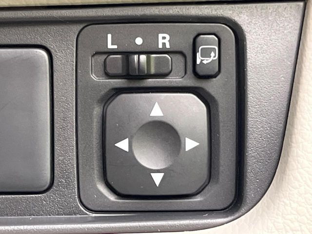 �y�d���i�[�~���[�z�T�C�h�~���[�͓d���i�[���ƂȂ��Ă���A�������ԏ�ł��L�Y�������X�N��}�����܂��B