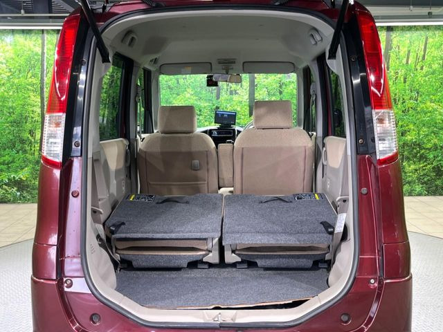 ���i�̂���������ʋ΁A���}���ɏ\���ȉ׎��X�y�[�X���m�ۂ��Ă���܂��B�Z�J���h�V�[�g��|���ƁA�傫�ȉו��̐ύڂ��\�ł���