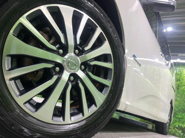 【純正16インチアルミホイール】外観にマッチした純正アルミホイールを装着しております。各種社外アルミホイールや、スタッドレスタイヤも取扱いしております。是非ご相談ください♪