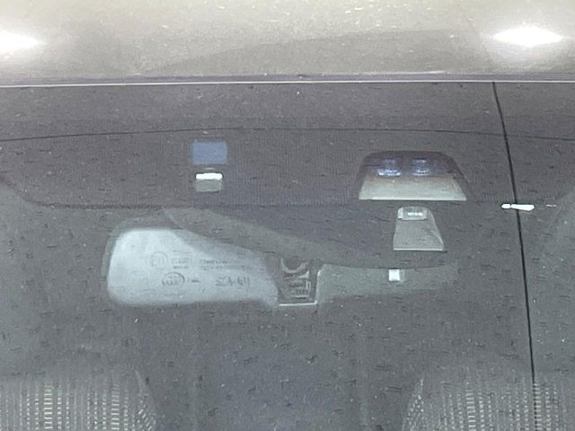 �y�z���_�Z���V���O�z���s���ɑO���̎ԗ�����F�����A�Փ˂������Ȏ��͌x��ƃu���[�L�ŏՓˉ���Ɣ�Q�y�����A�V�X�g�B�����S�Ƀh���C�u�����y���݂��������܂��B