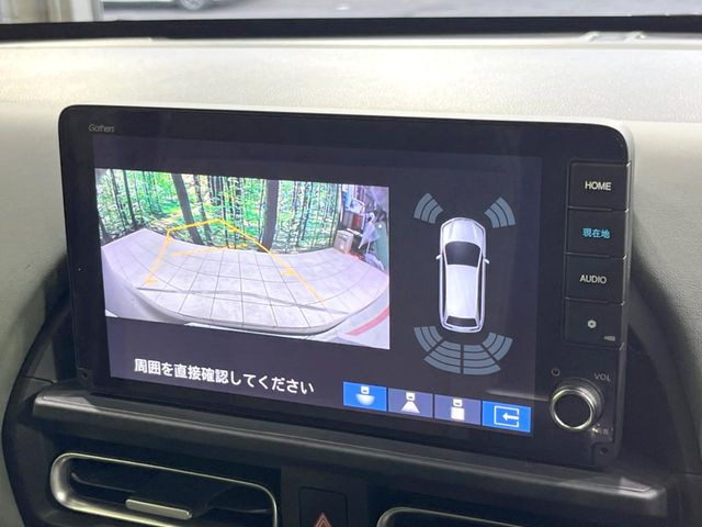 【マルチビューカメラシステム】専用のカメラにより、上から見下ろしたような視点で360度クルマの周囲を確認することができます☆死角部分も確認しやすく、狭い場所での切り返しや駐車もスムーズに行えます。