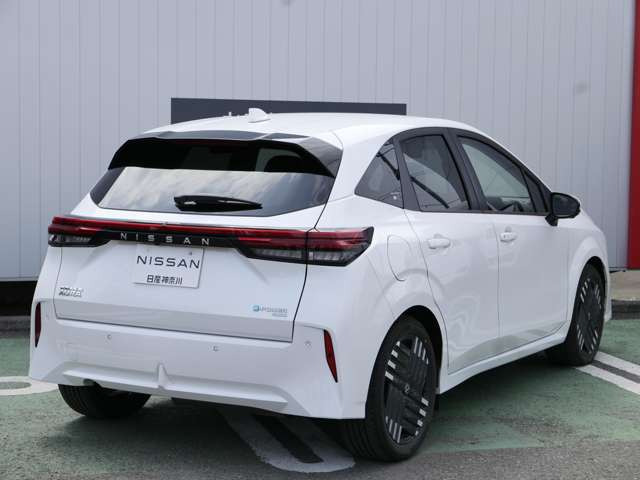 ノートオーラ1.2 G FOUR レザーエディション 4WD