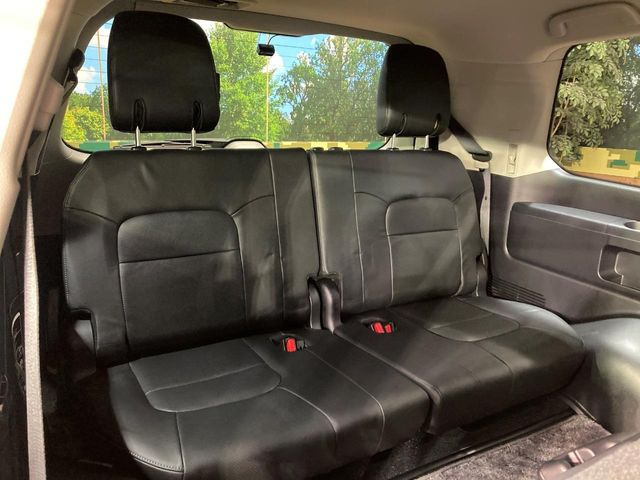 3列目シートはもちろん状態良好☆大人でもゆったりと座って頂けますので、大人数でのお出かけもラクラクです♪ご家族で、気の知れた仲間で、ドライブに行くのが楽しみですね♪