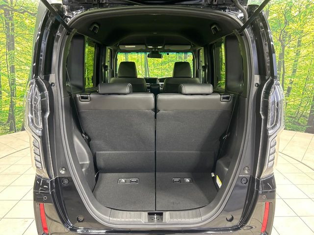 ���i�̂���������ʋ΁A���}���ɏ\���ȉ׎��X�y�[�X���m�ۂ��Ă���܂��B�Z�J���h�V�[�g��|���ƁA�傫�ȉו��̐ύڂ��\�ł���