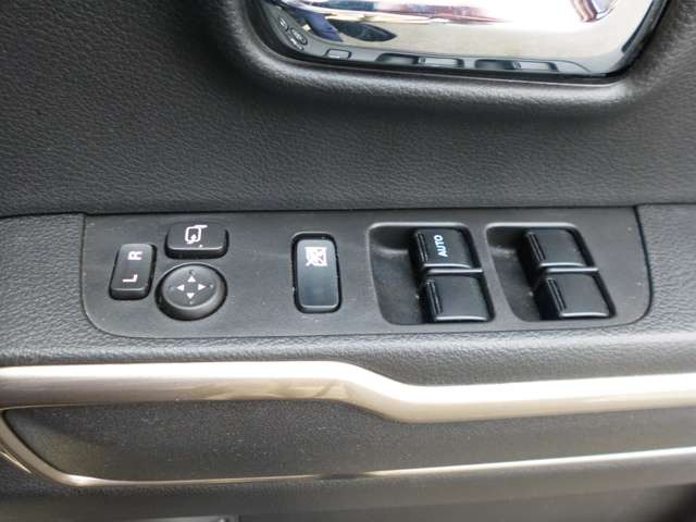 �d���i�[�h�A�~���[���t���Ă܂��B