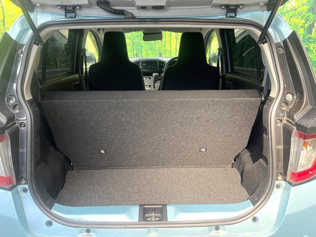 ���i�̂���������ʋ΁A���}���ɏ\���ȉ׎��X�y�[�X���m�ۂ��Ă���܂��B�Z�J���h�V�[�g��|���ƁA�傫�ȉו��̐ύڂ��\�ł���