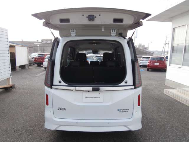 セレナ1.4 e-4ORCE ハイウェイスターV 4WD