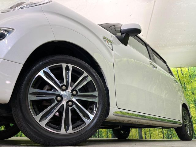 �y����15�C���`�A���~�z�C�[���z�O�ςɃ}�b�`���������A���~�z�C�[���𑕒����Ă���܂��B�e��ЊO�A���~�z�C�[����A�X�^�b�h���X�^�C�����戵�����Ă���܂��B���񂲑��k����������