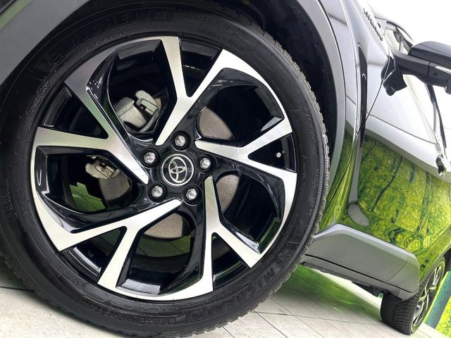 �y����18�C���`�A���~�z�C�[���z�O�ςɃ}�b�`���������A���~�z�C�[���𑕒����Ă���܂��B�e��ЊO�A���~�z�C�[����A�X�^�b�h���X�^�C�����戵�����Ă���܂��B���񂲑��k����������