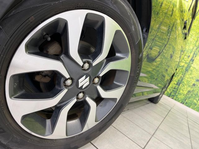 �y����15�C���`�A���~�z�C�[���z�O�ςɃ}�b�`���������A���~�z�C�[���𑕒����Ă���܂��B�e��ЊO�A���~�z�C�[����A�X�^�b�h���X�^�C�����戵�����Ă���܂��B���񂲑��k����������