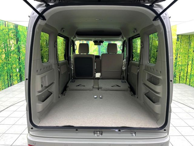 ���i�̂���������ʋ΁A���}���ɏ\���ȉ׎��X�y�[�X���m�ۂ��Ă���܂��B�Z�J���h�V�[�g��|���ƁA�傫�ȉו��̐ύڂ��\�ł���