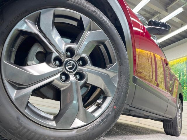 【純正18インチアルミホイール】外観にマッチした純正アルミホイールを装着しております。各種社外アルミホイールや、スタッドレスタイヤも取扱いしております。是非ご相談ください♪