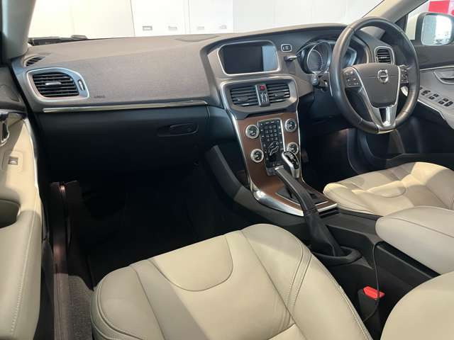 V40D4 インスクリプション ディーゼル