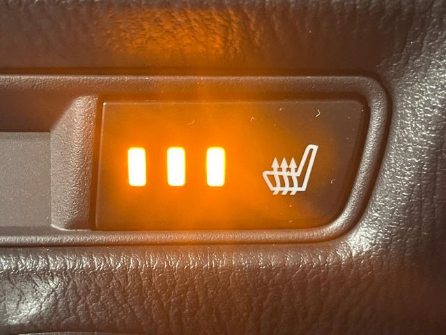 【シートヒーター】寒い日に重宝するシートヒーター!エアコンより早く温まってくれるので寒がりの人も安心ですね♪エアコンの温風は乾燥するから苦手、という方にもをおすすめです。