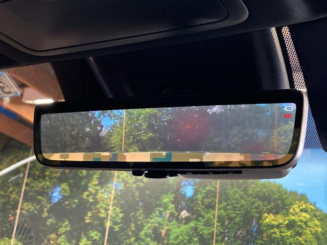 【デジタルインナーミラー】後席の大きな荷物や同乗者で後方が確認しづらい時でも安心!カメラが撮影した車両後方の映像をルームミラー内に表示。クリアな視界で状況の確認が可能です!