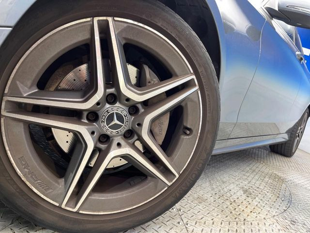 ●純正19インチアルミホイール:輸入車ならではの卓越した走りを支えるホイールと足回りです!日本車の走りに慣れている方にもぜひ体感して頂きたいほど、高いレベルでまとまっています!