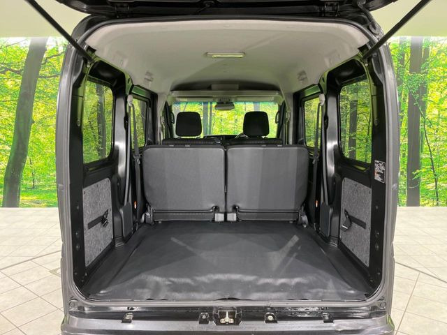 ���i�̂���������ʋ΁A���}���ɏ\���ȉ׎��X�y�[�X���m�ۂ��Ă���܂��B�Z�J���h�V�[�g��|���ƁA�傫�ȉו��̐ύڂ��\�ł���