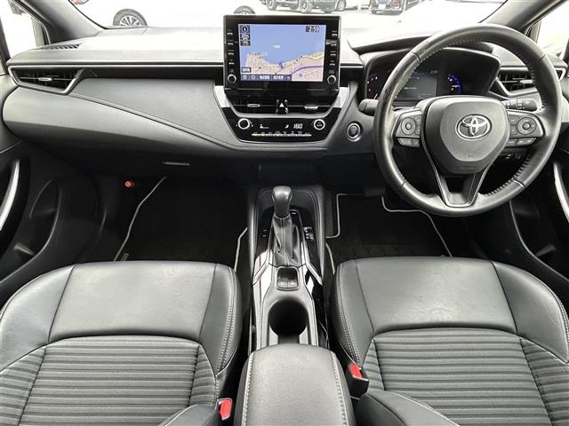 カローラ1.8 ハイブリッド W×B