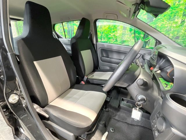 運転席シート廻りは使用感も少なく、良好な状態となっています。丁寧に使われていたことがよくわかりますね。