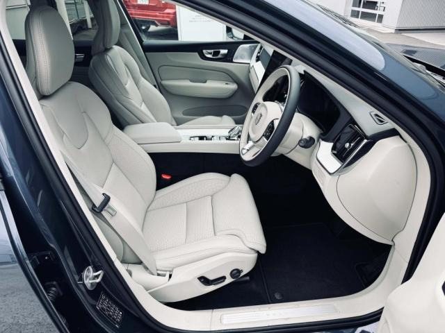 XC60ウルトラ T6 AWD プラグイン ハイブリッド 4WD