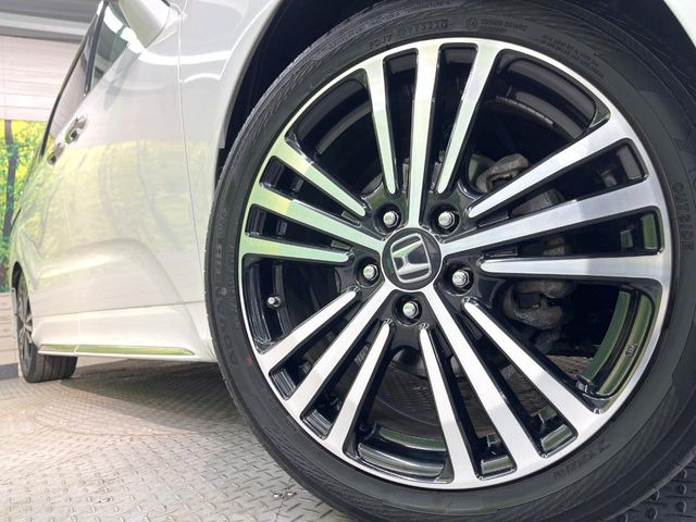 【純正アルミホイール】外観にマッチした純正アルミホイールを装着しております。各種社外アルミホイールや、スタッドレスタイヤも取扱いしております。是非ご相談ください♪