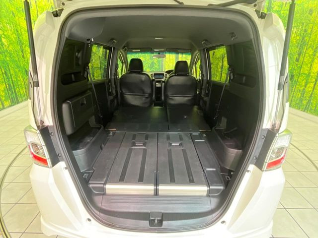 ���i�̂���������ʋ΁A���}���ɏ\���ȉ׎��X�y�[�X���m�ۂ��Ă���܂��B�Z�J���h�V�[�g��|���ƁA�傫�ȉו��̐ύڂ��\�ł���