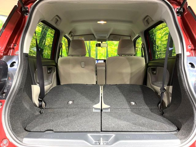 普段のお買い物や通勤、送迎等に十分な荷室スペースを確保しております。セカンドシートを倒すと、大きな荷物の積載も可能です♪