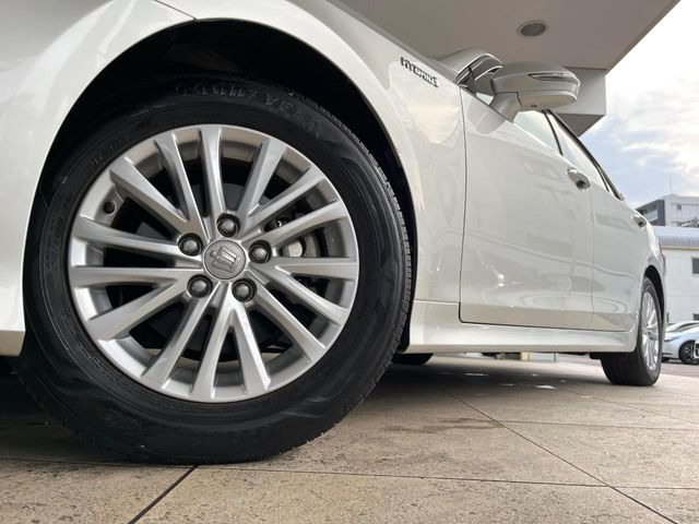 �y����16�C���`�A���~�z�C�[���z�O�ςɃ}�b�`���������A���~�z�C�[���𑕒����Ă���܂��B�e��ЊO�A���~�z�C�[����A�X�^�b�h���X�^�C�����戵�����Ă���܂��B���񂲑��k����������