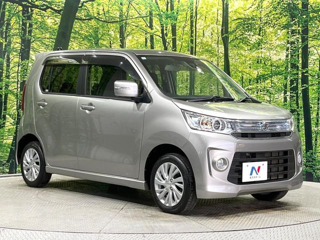 高透明度のガラス皮膜で撥水はもちろん、上質なツヤ・光沢を実現。紫外線や酸性雨から大切な愛車を保護し、色あせ・劣化を防止。「弾スプラッシュコート」、「弾プリミッサコート」からお選びいただけます。