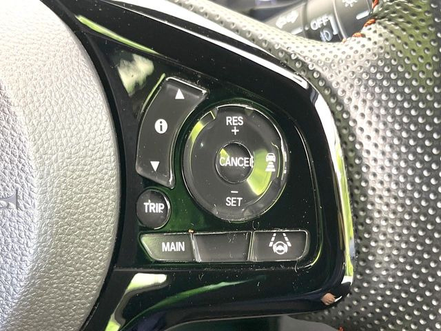 �y�A�_�v�e�B�u�N���[�Y�R���g���[���z�������H�ł̒��������s���y��!!�����ő��x��ۂN���[�Y�R���g���[�����A�Փˌy���V�X�e���ƘA�g���A�O���̎ԗ������m���ĎԊԂ�ۂ悤�ɑ��x���߂��Ă���܂�!!